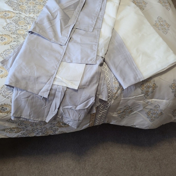 Comforter 8 piece Set - Picture 5 of 5